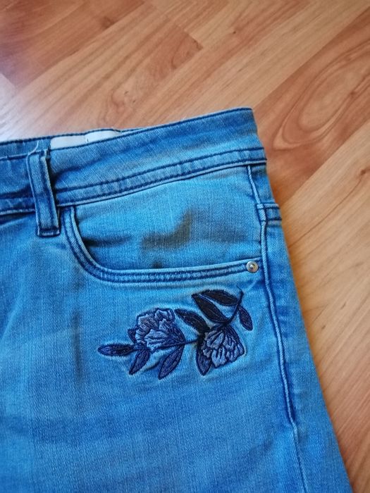 Jeansy rurki z haftem Esmara 36