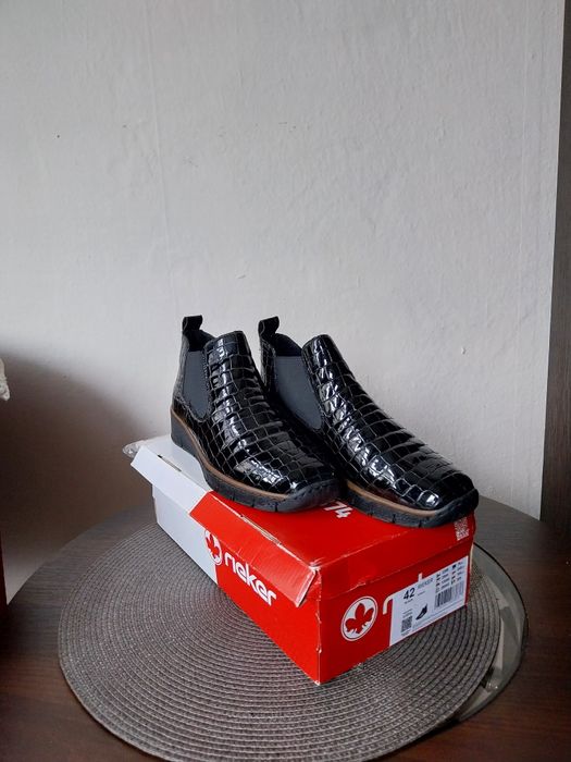 Buty damskie firmy Rieker  rozm. 42