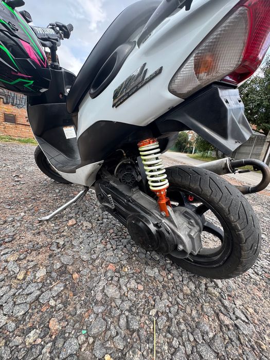 Скутер Suzuki Inch Up на конфе