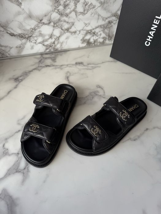 Klapki chanel black leather