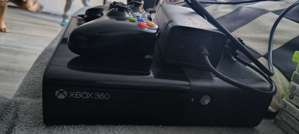 Konsola Xbox 360 +25 gier ,pad ,zasilacz i Kinect