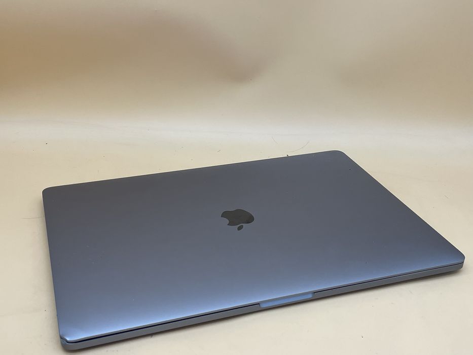 Macbook pro 2019 16 дюймів i7 512gb ssd a2141