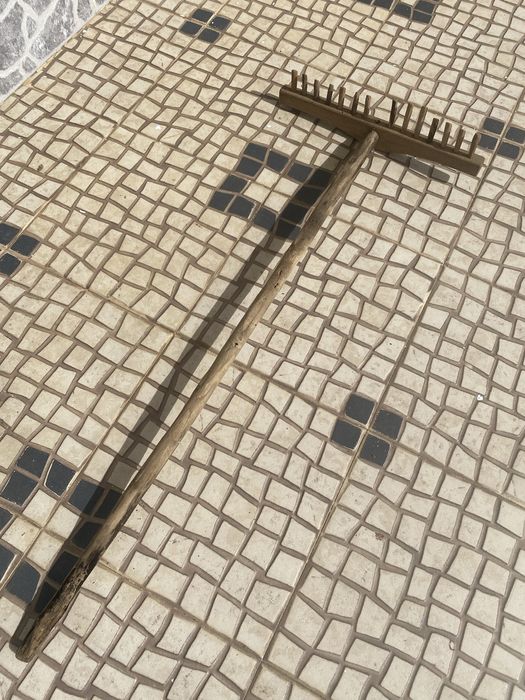 Ancinho madeira antigo