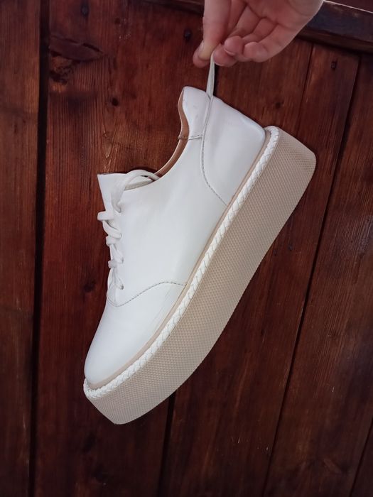 Кроссовки женские