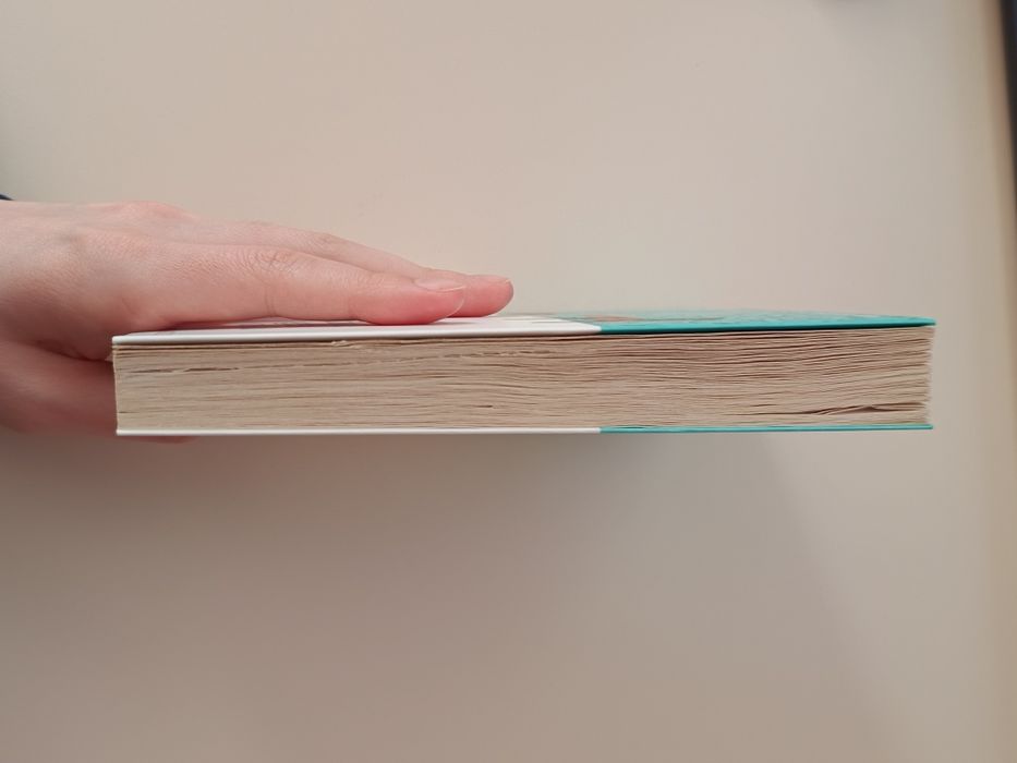 Книга англійською "Before the coffee gets cold"