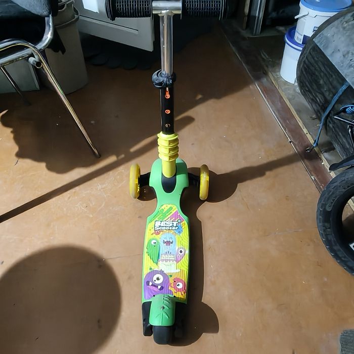 Самокат дитячий .