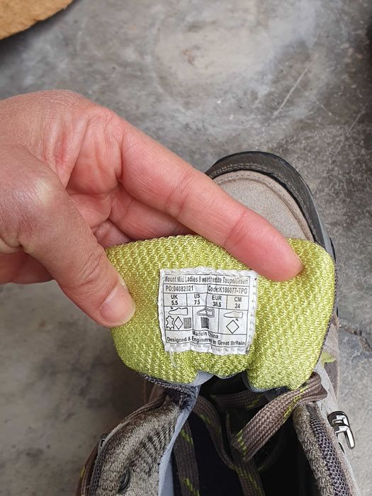 Sapatilhas bota karrimor, de pele camurça.Portes de envio gratuitos