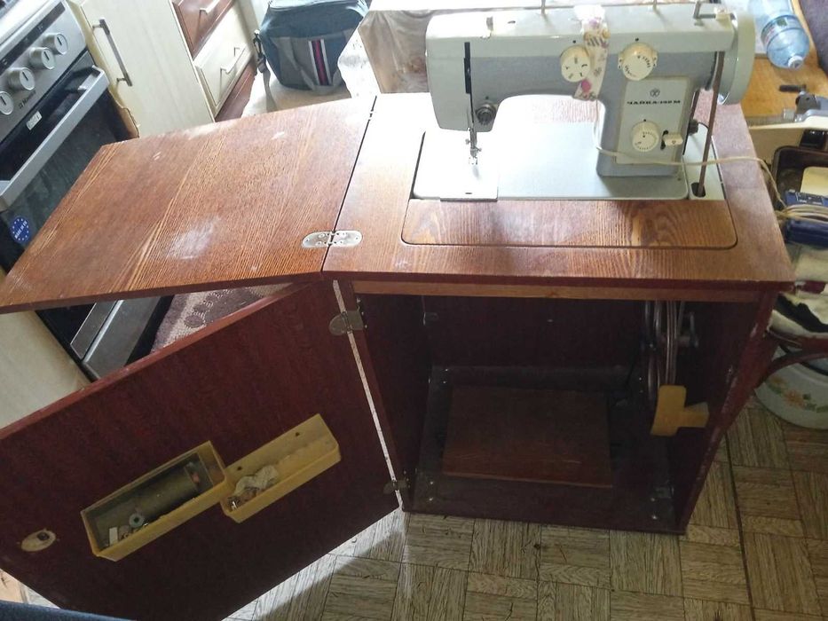 Швейная машинка Чайка 142м + электропривод