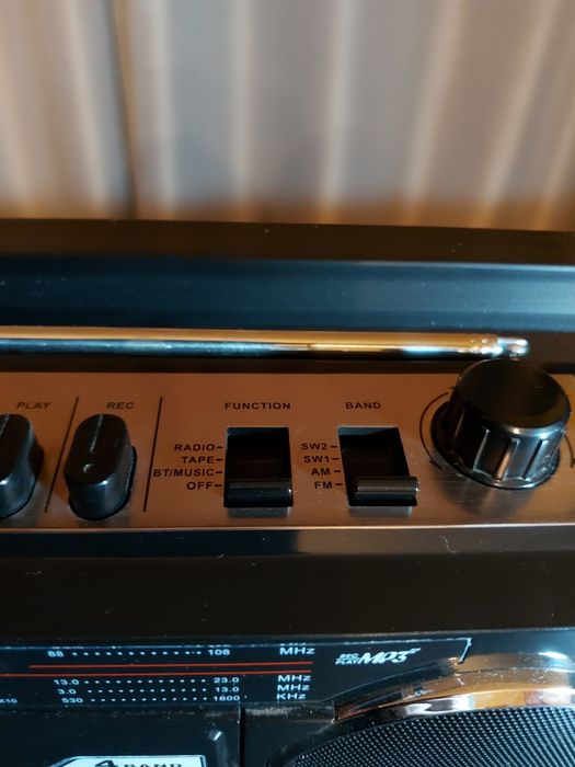 Rádio Alemão Auna Duke MKII estilo vintage anos 80