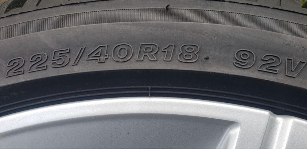 225/40 R18 92V Bridgestone Blizzak LM005