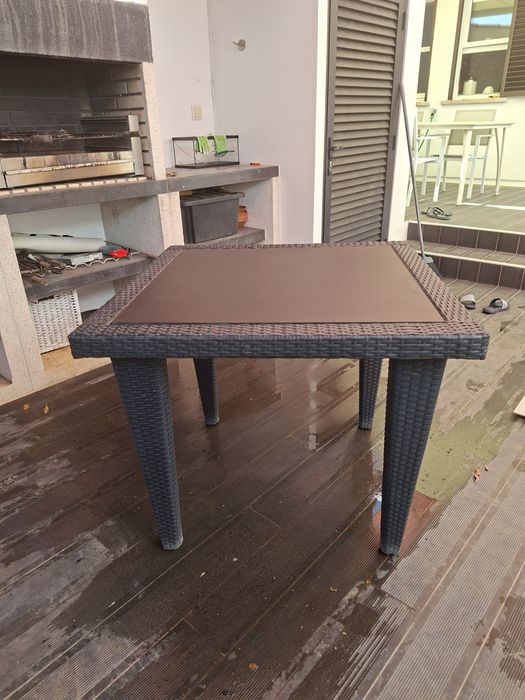 Mesa em Rattan - Tampo em Pedra