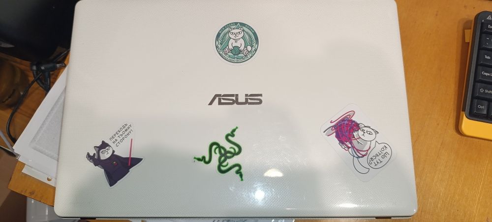 Ноутбук Asus X550C