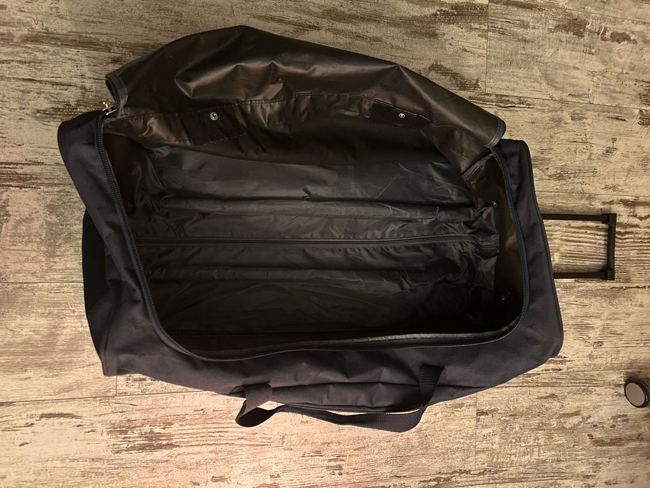 Дорожня сумка на колесах