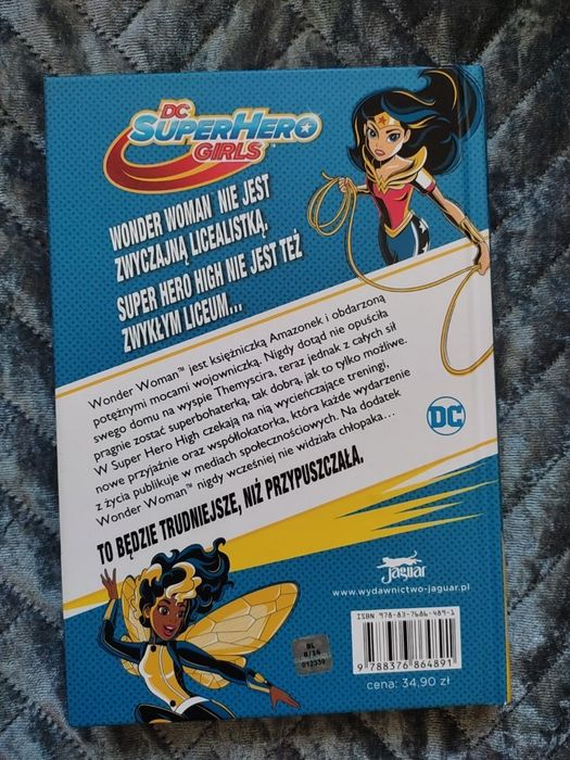 książka z serii DC Super Hero Girls