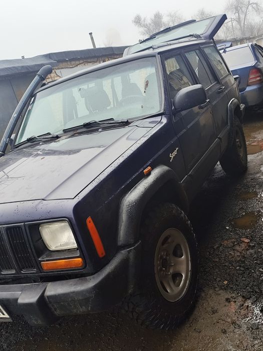 Продам авто джип черокі 2.5 дизель всі питання по телефону