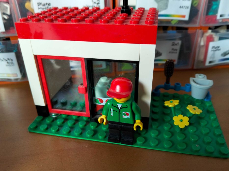 Lego Town 658 Octan Gas Station