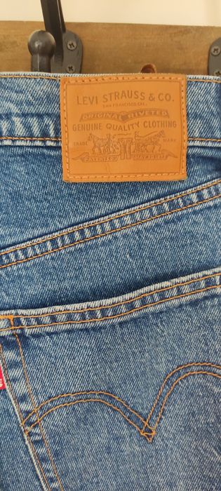 Levi's 26/27 ribcage straight