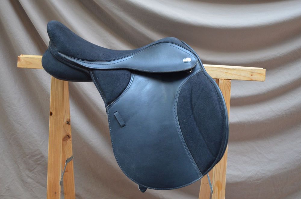 Thorowgood T4 syntetyczne siodło wszechstronne z wymiennymi łękami 16,5