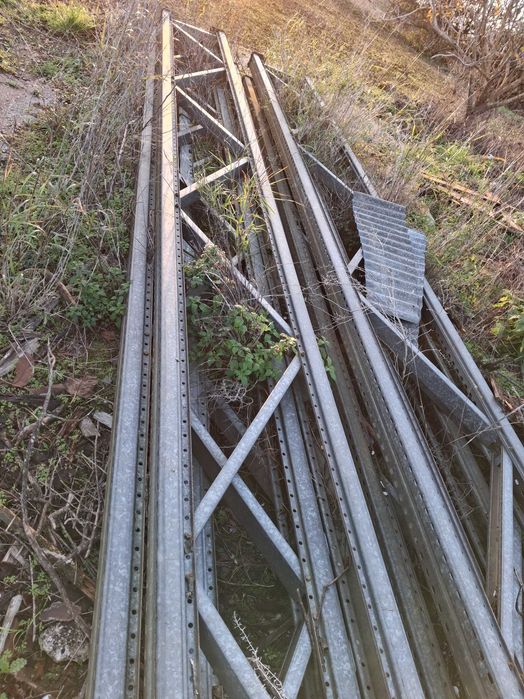 Asnas metalicas, com 12 metros