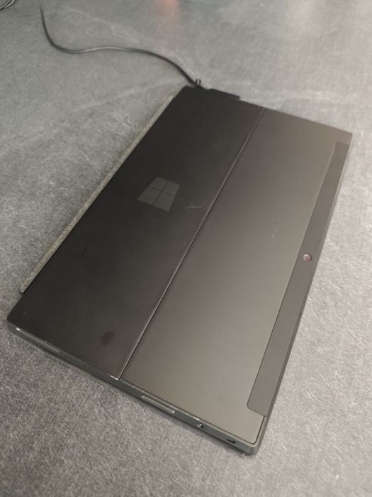 Планшет Microsoft Surface RT 32GB + клавіатура-чохол