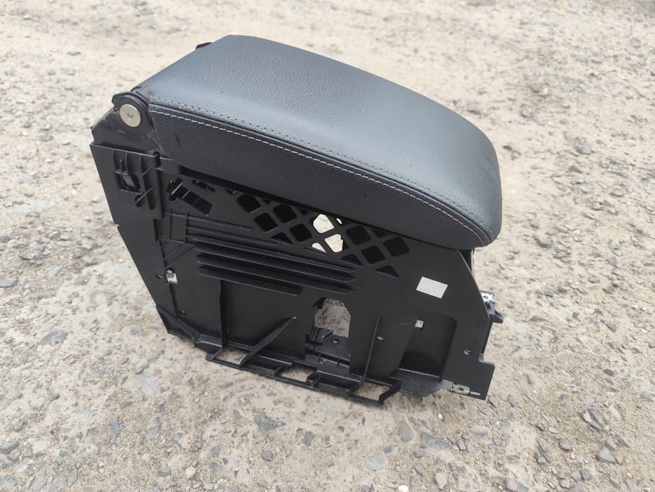 VW Scirocco III MK3 skóry fotele skórzane podsufitka podłokietnik