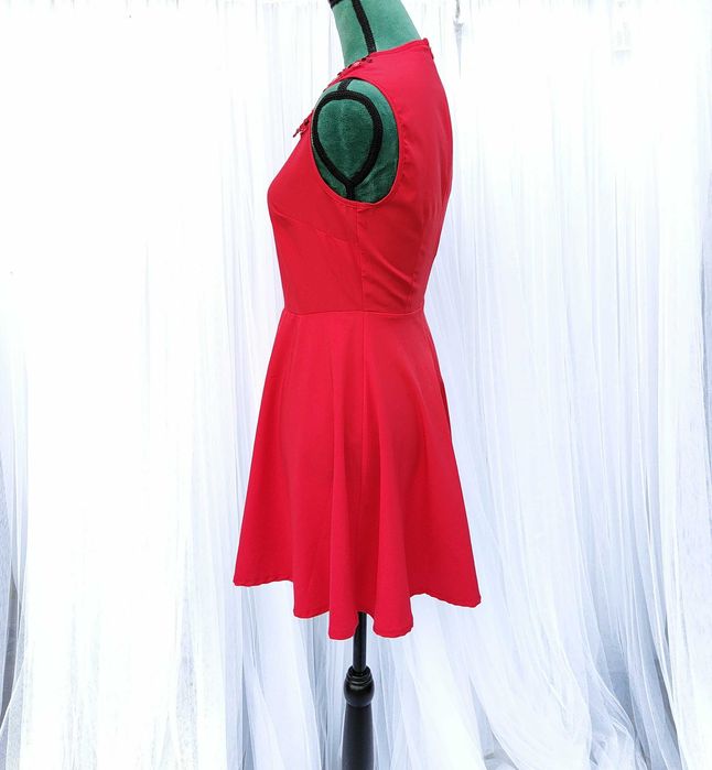 Czerwona sukienka rozkloszowana M 38 cekiny mini midi