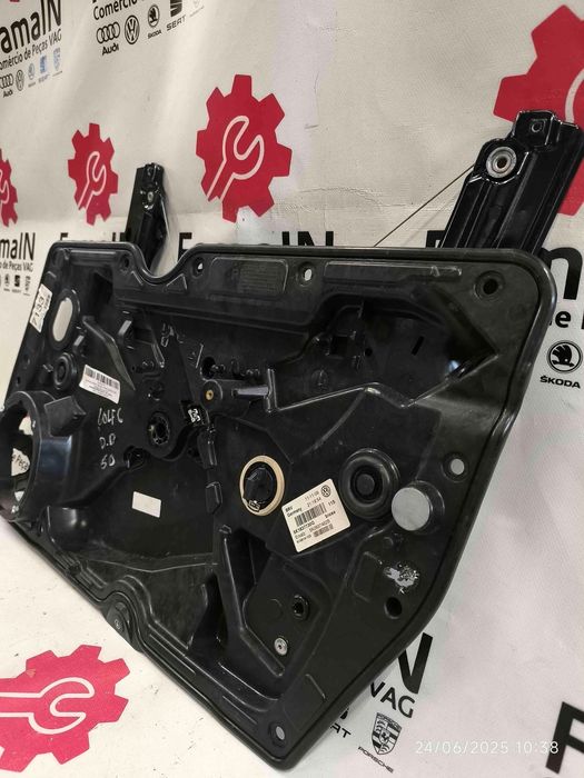 Elevador Vidros Frente Direito VW GOLF VI 1.6 (75 kW / 102 cv) [10.2008 - 11.2012] 5k1837730Q (OEM) | 5k0837462B (OEM)