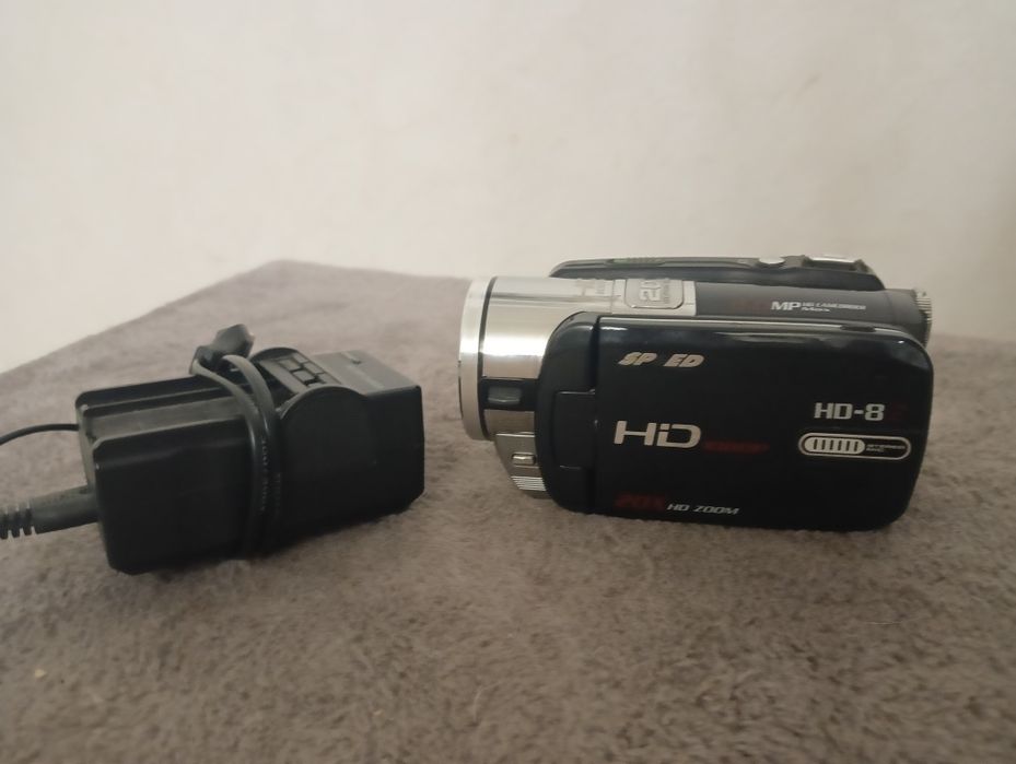 Продаю відеокамеру HD 1080p SPEED DIGITAL8 8.0 MP
2200грн