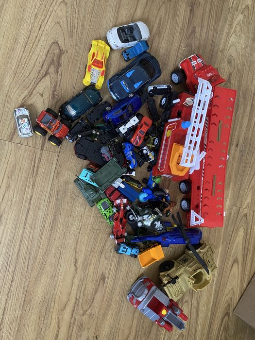 Іграшки- машинки