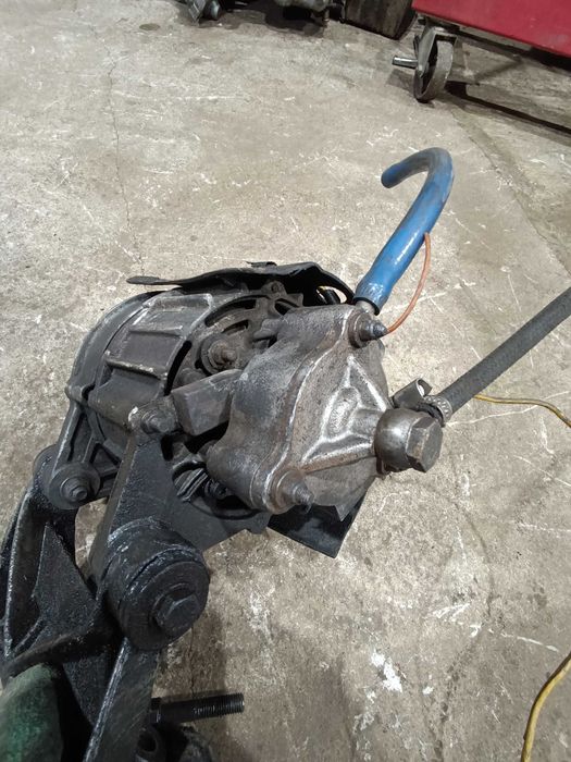 Генератор Опель Фронтера 2.3 TD Омега Кронштейн насос Генератор