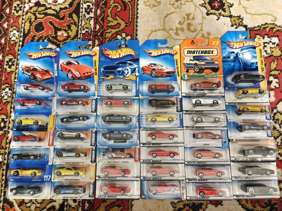 Машинки модели hot wheels Ferrari запаки