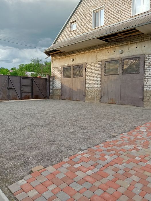 Здам в аренду приміщення район Ставки під майстерню,склад 100кв.метрів,плюс двір 100кв.метрів що закривається.067 564 50 60