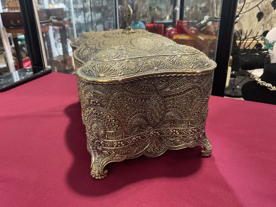 Cofre material metal forrado c/pes ,21x14x13 cm