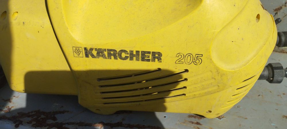 Мийка високого тиску Karcher 205 240