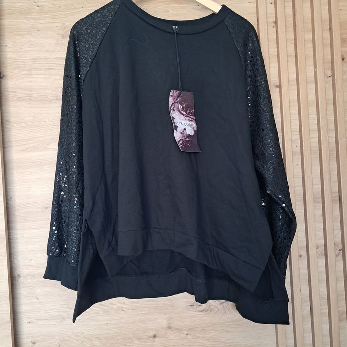 Czarna bluza z cekinowymi rękawami czarna włoska bluza r. uniwersalny