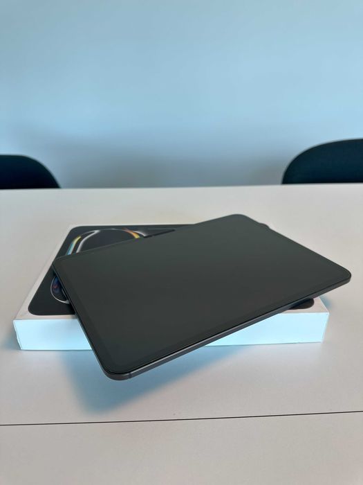 iPad Pro 11” M4 (2024) – 256GB Wi-Fi + Magic Keyboard
