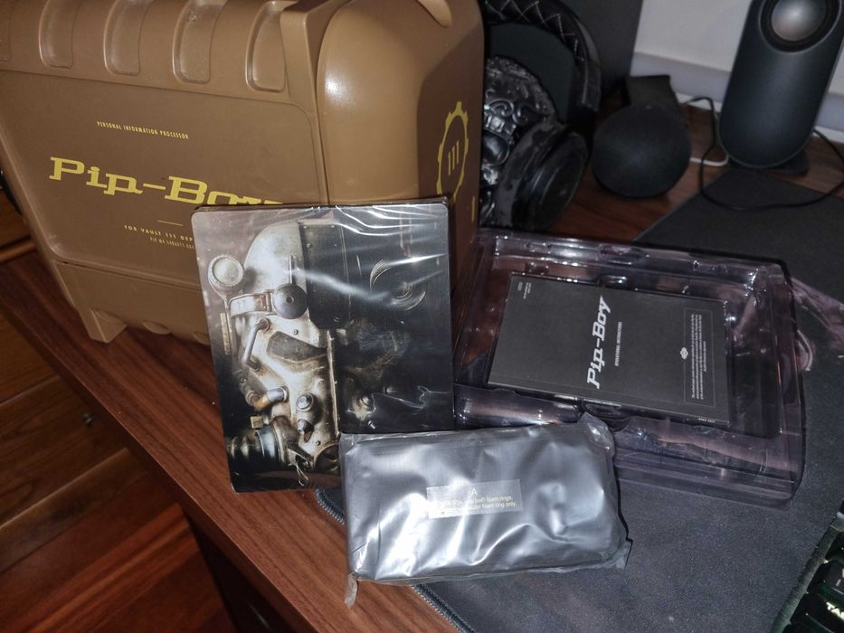 Fallout 4 collector's edition pip boy PS4 Novo com o jogo ainda SELADO