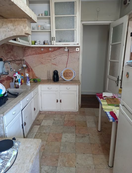 Quarto no Saldanha  junto ao Técnico (IST) a Estudante Universitária
