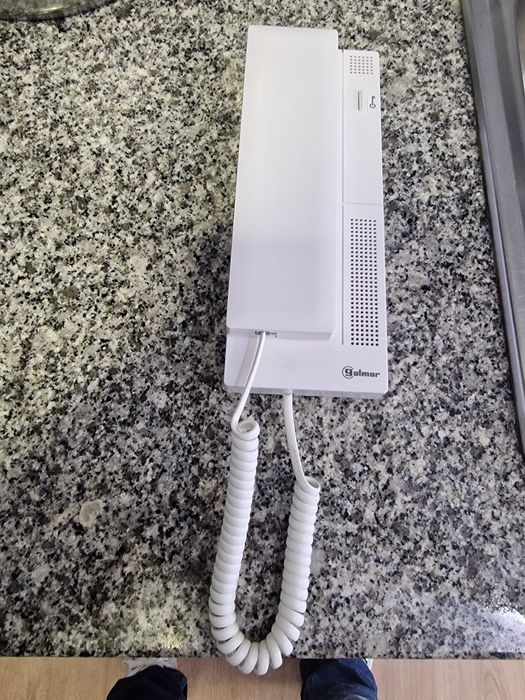 telefone universal Golmar T-510R.