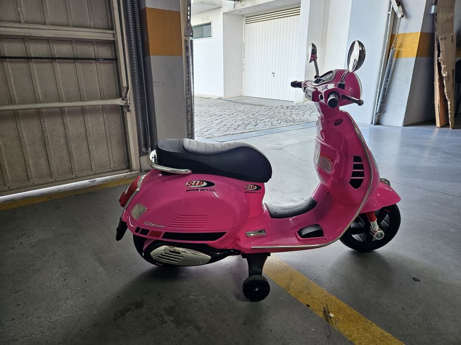 Vespa elétrica de Criança.