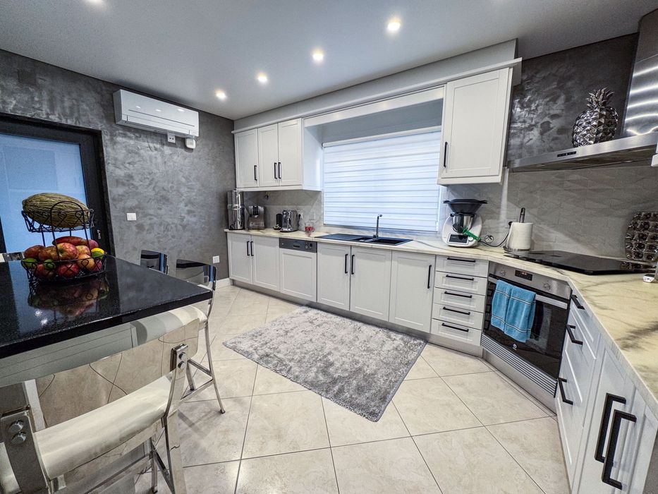 Exclusiva Moradia T4 com Vista Mar na Nazaré – Pronta a Habitar