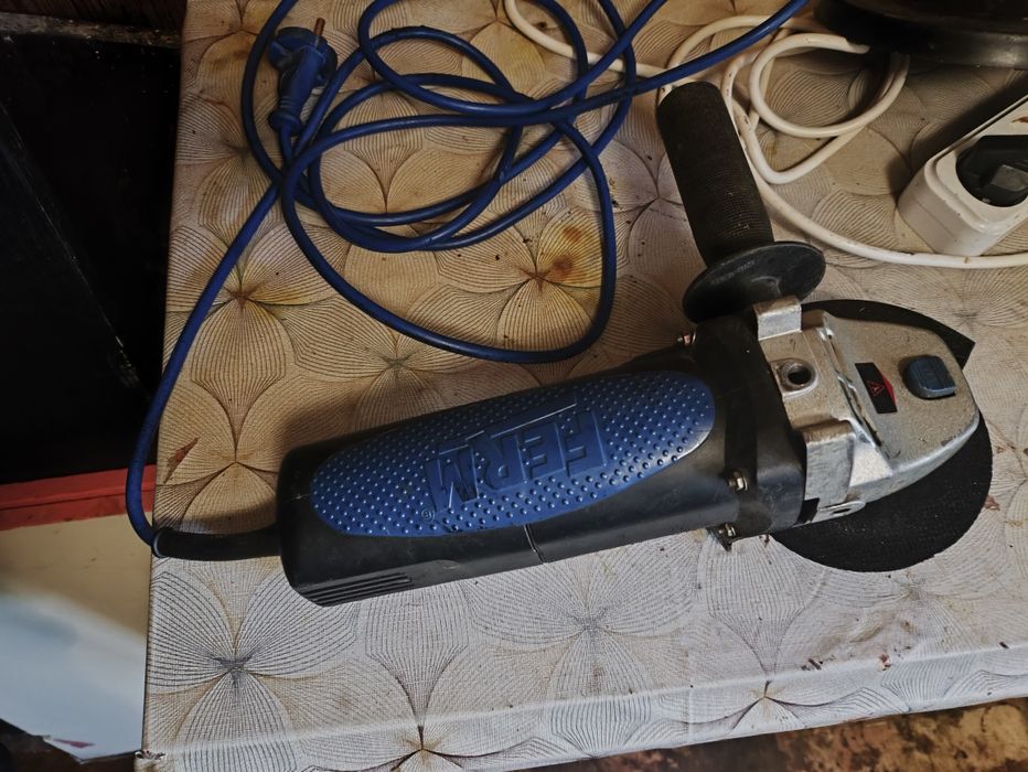 Продам болгарку б.у.