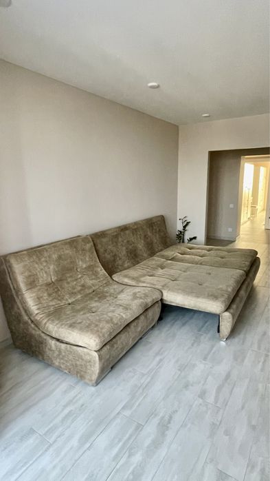 Продам шкіряний диван КЕДР з двома кріслами в комплекті