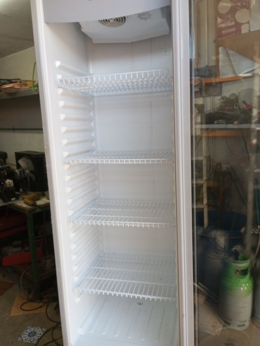 Vitrine vertical porta de vidro