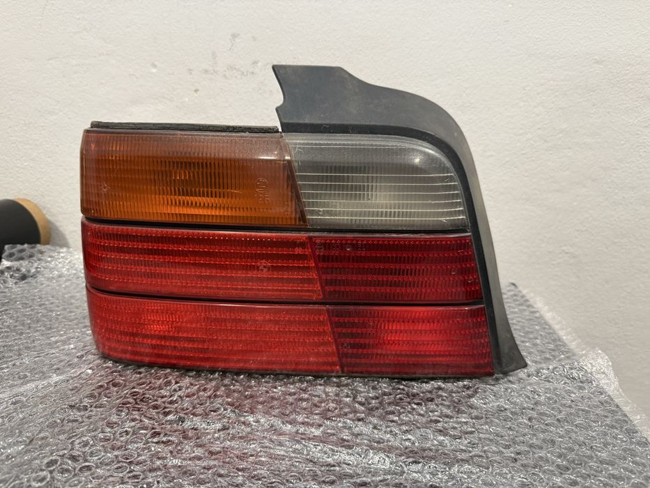 farolim traseiro esquerdo BMW e36 sedan