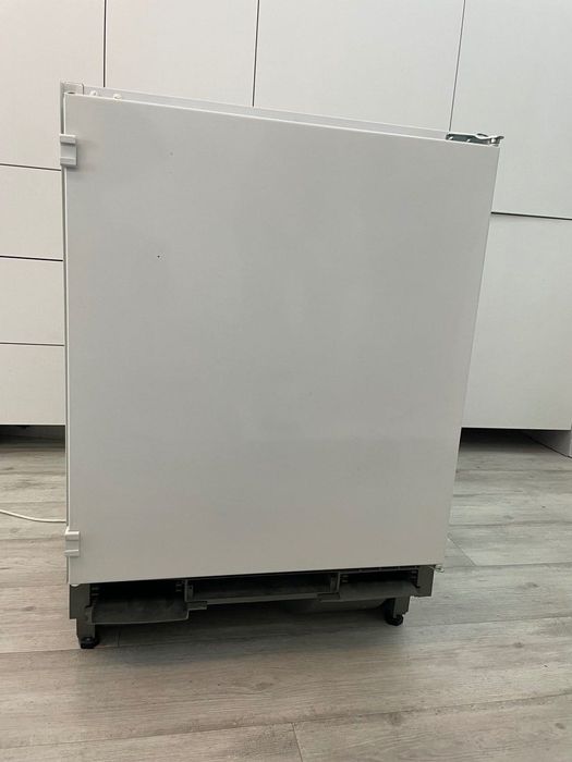 Маленький вбудований холодильник Electrolux ERN1200FOW