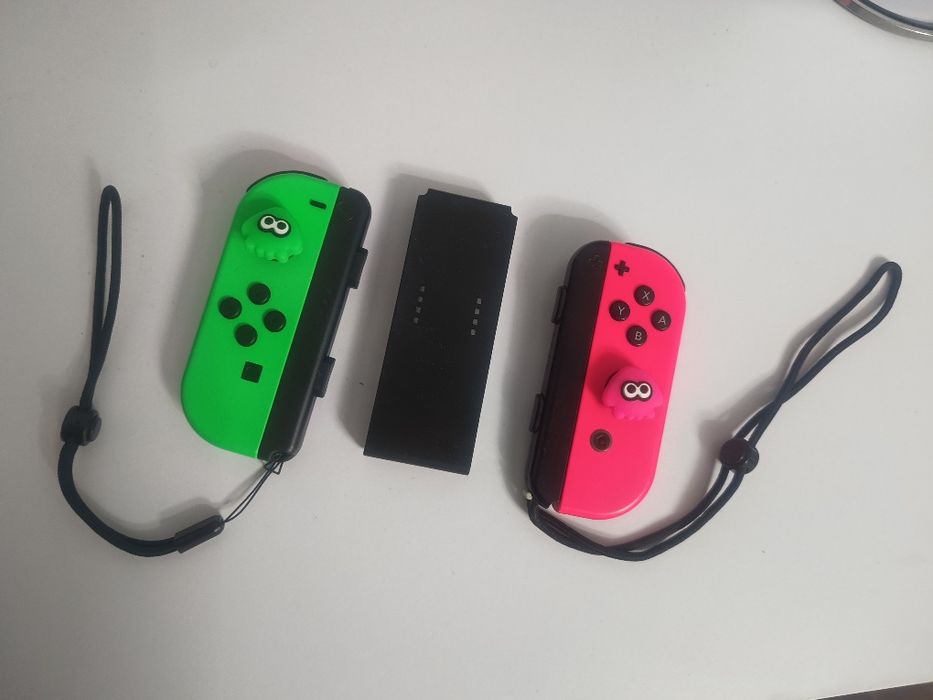 Joycon Neon Green & Neon Pink + Grip + Strapy