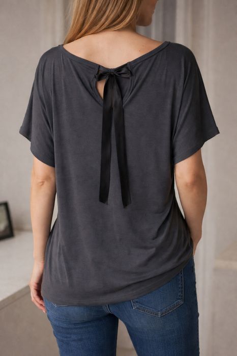 Elegancka bluzka grafitowa z ozdobnym wzorem