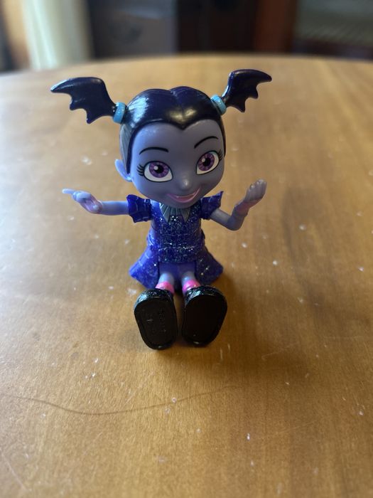 Boneco Vampirina