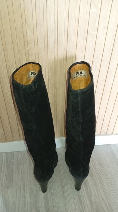 Botas de Cano Alto Victor Hugo - Camurça Preta (Tam. 37)